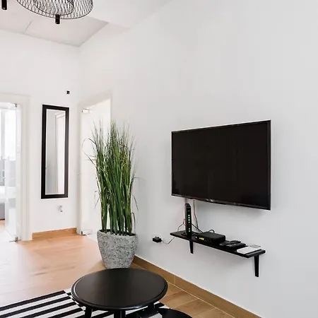 Hostgost Selected - Molerova 9 ベオグラード